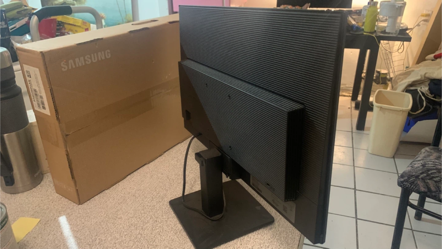 Unopened Samsung Essential S3 24" Full HD Monitor - photo 3
