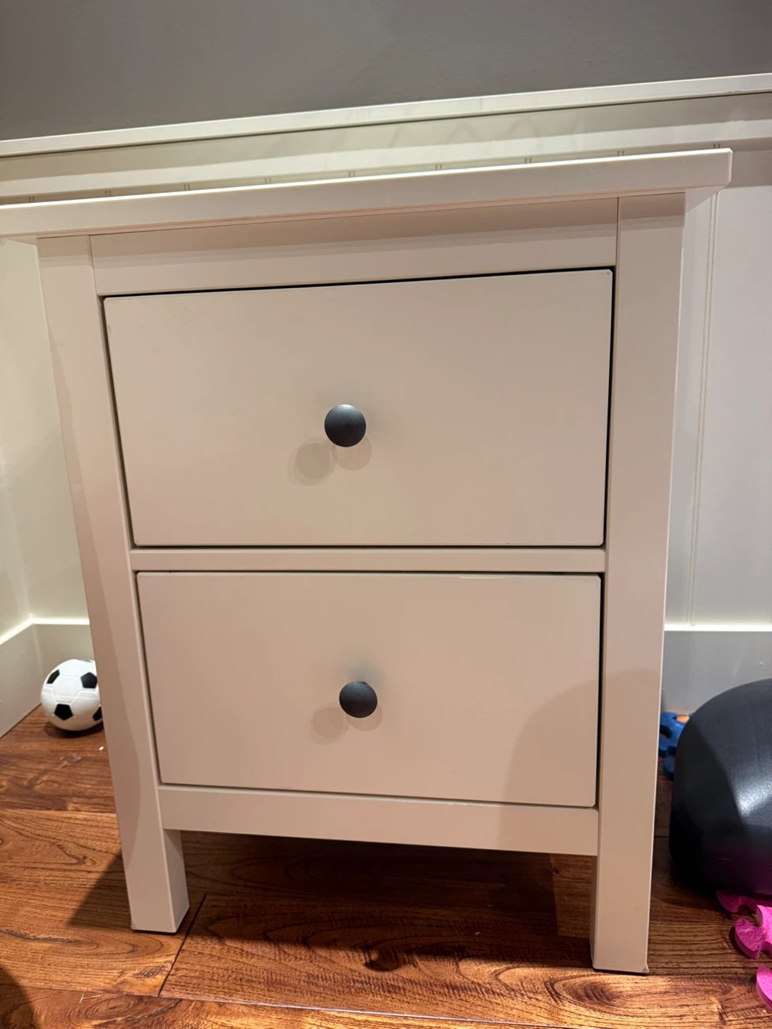 White 2-Drawer Nightstand