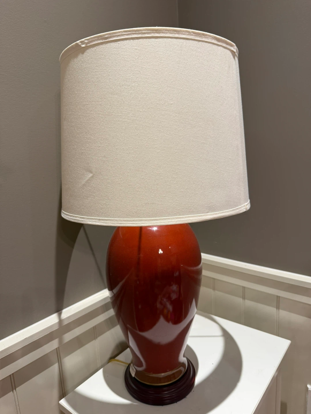 Red Ceramic Table Lamp with Cream Shade - photo 2