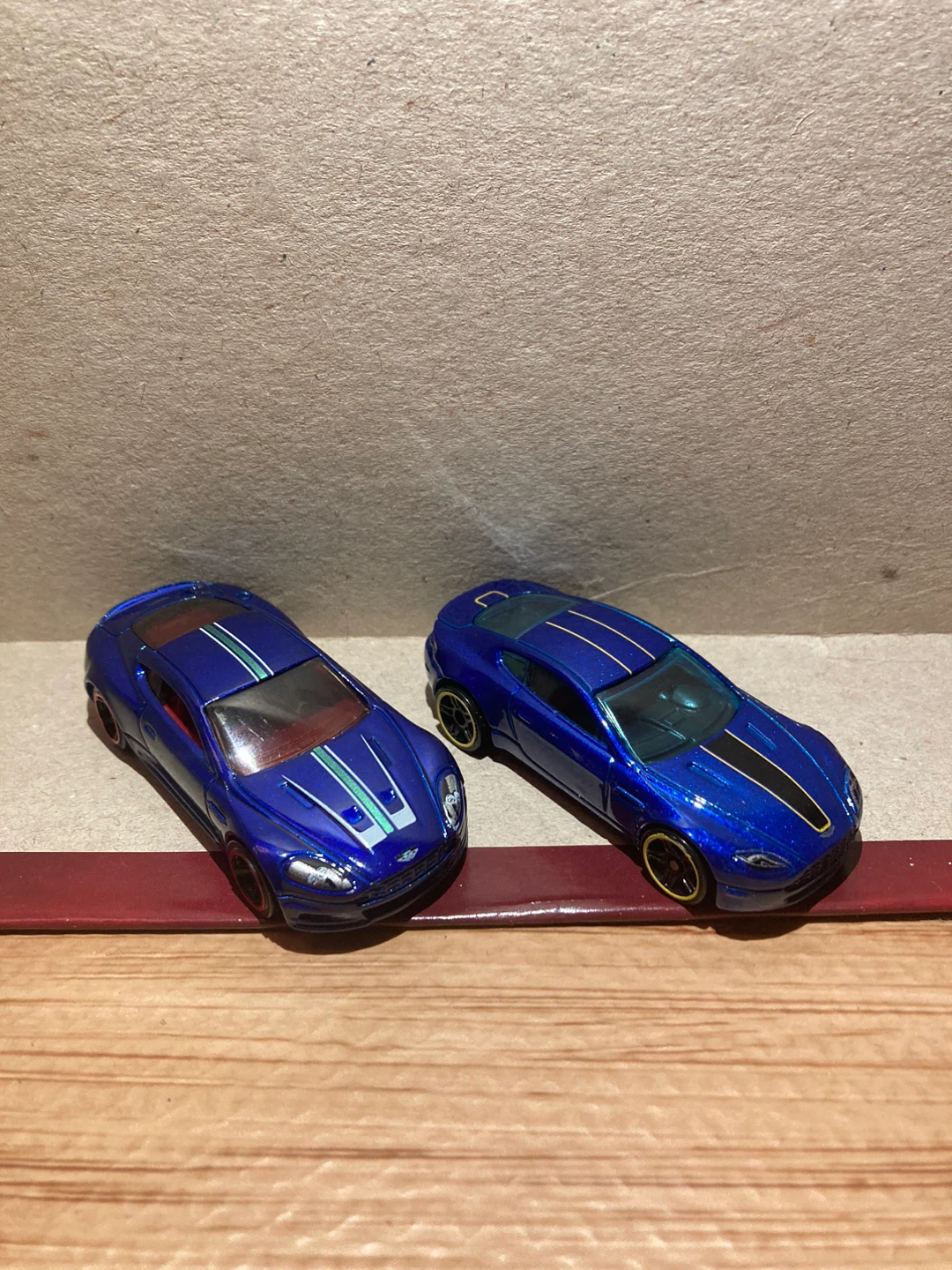 Hot Wheels Loose Bundle / Aston Martin Dual / Blue
