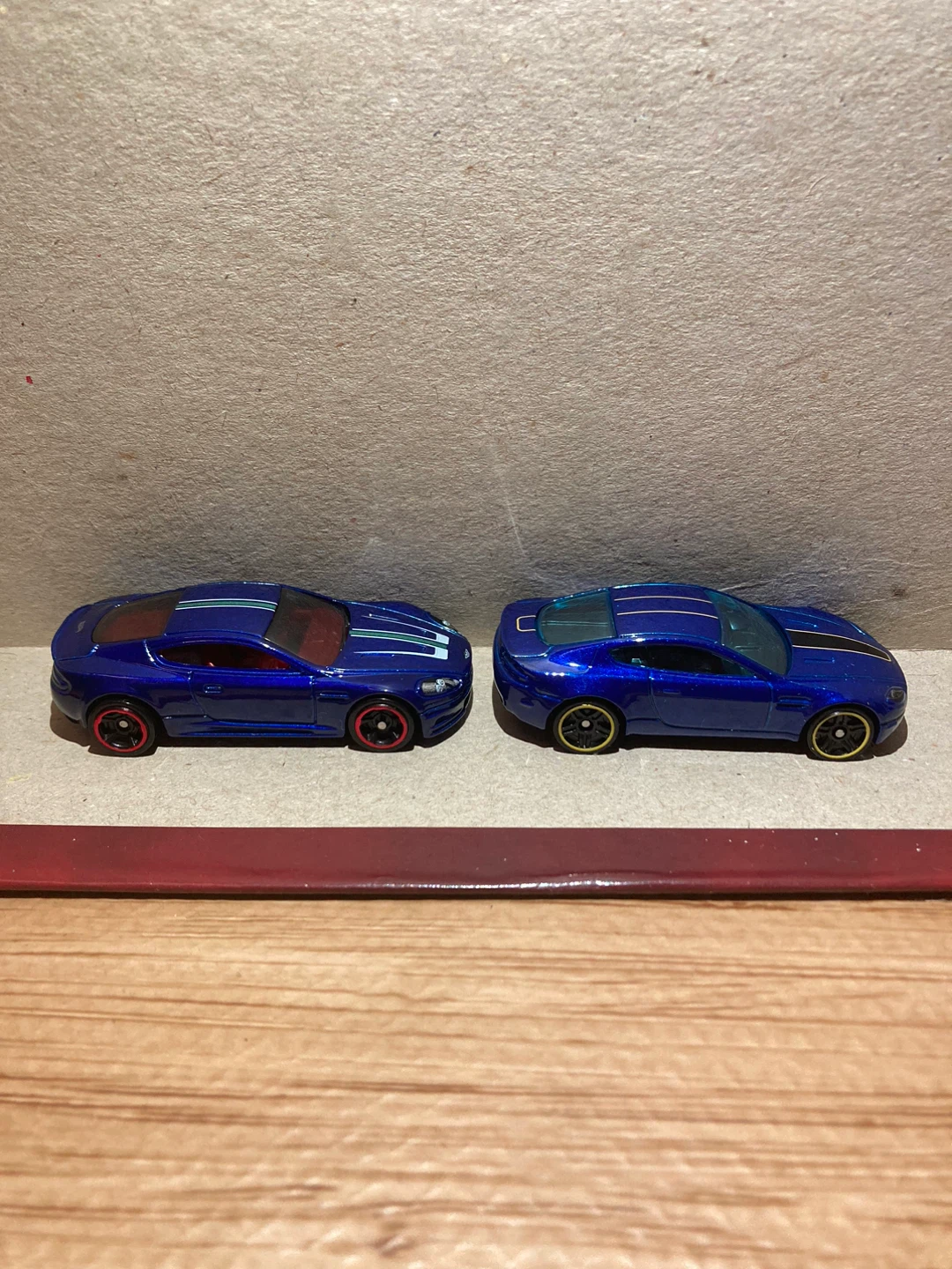 Hot Wheels Loose Bundle / Aston Martin Dual / Blue - photo 3