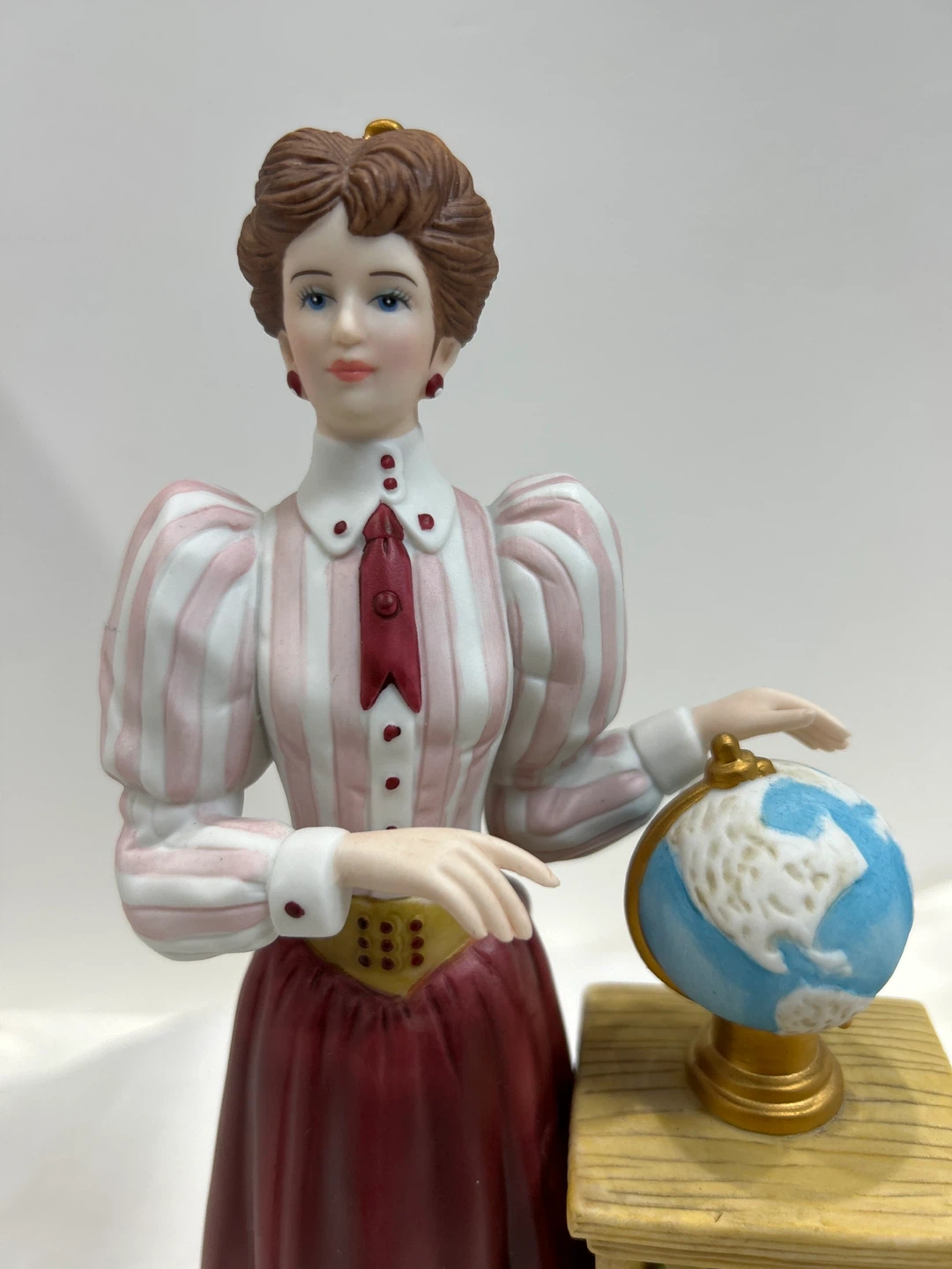 2010 Vintage "Pfe. Albee" award Figurine.  with Globe - photo 2