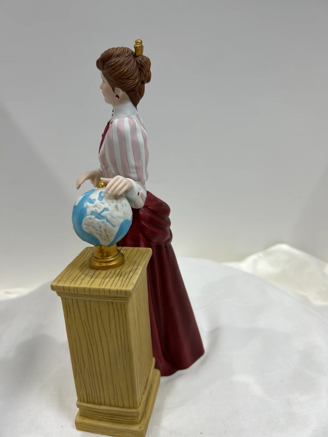 2010 Vintage "Pfe. Albee" award Figurine.  with Globe - photo 4