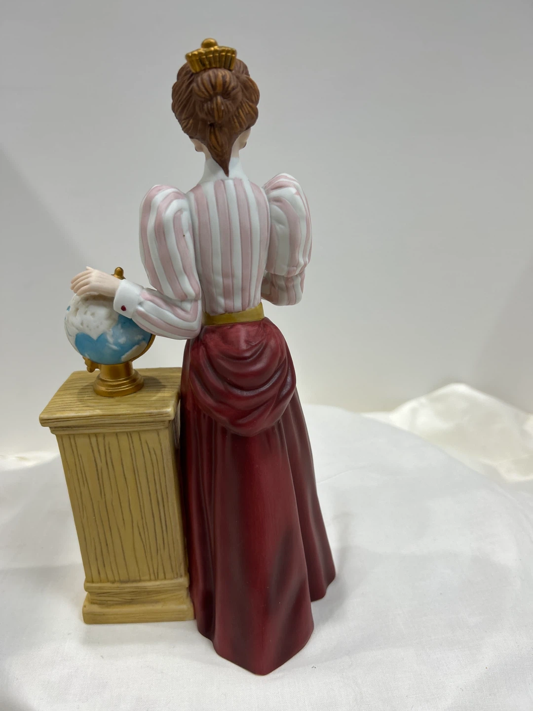 2010 Vintage "Pfe. Albee" award Figurine.  with Globe - photo 5