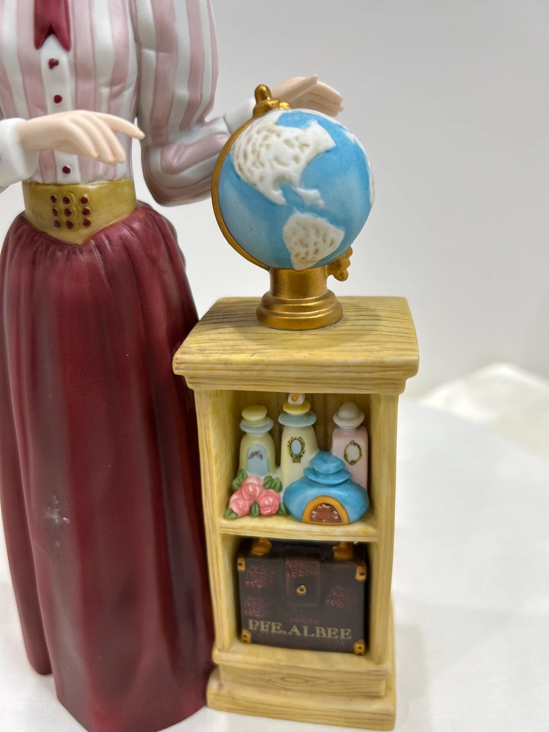 2010 Vintage "Pfe. Albee" award Figurine.  with Globe - photo 3