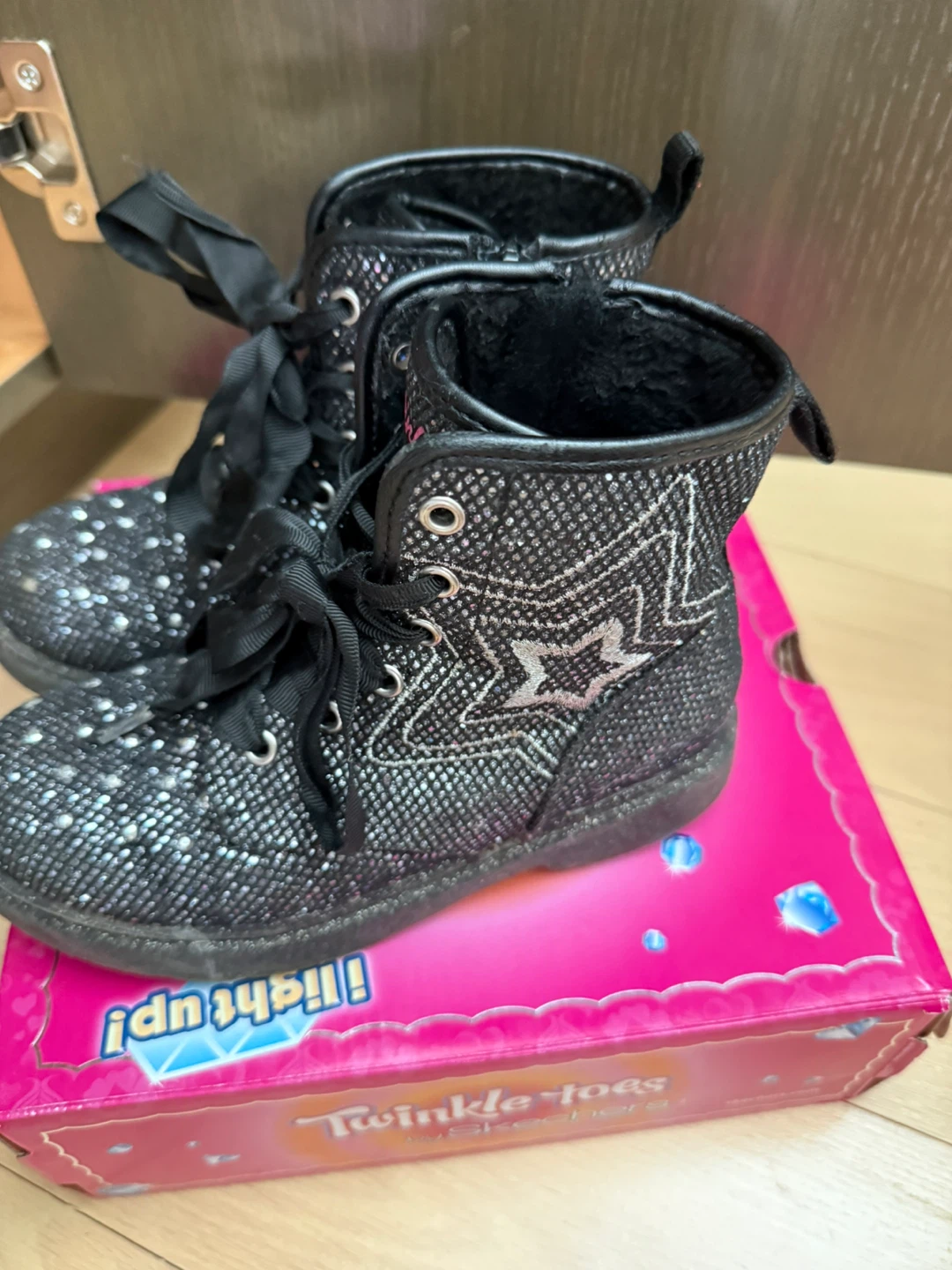 Skechers  Glitter Glam light up Boots kids size 13 - photo 2