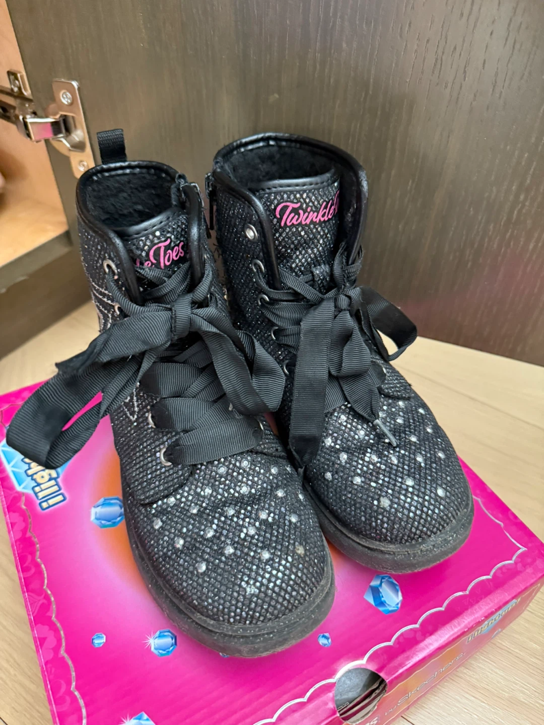 Skechers  Glitter Glam light up Boots kids size 13 - photo 3