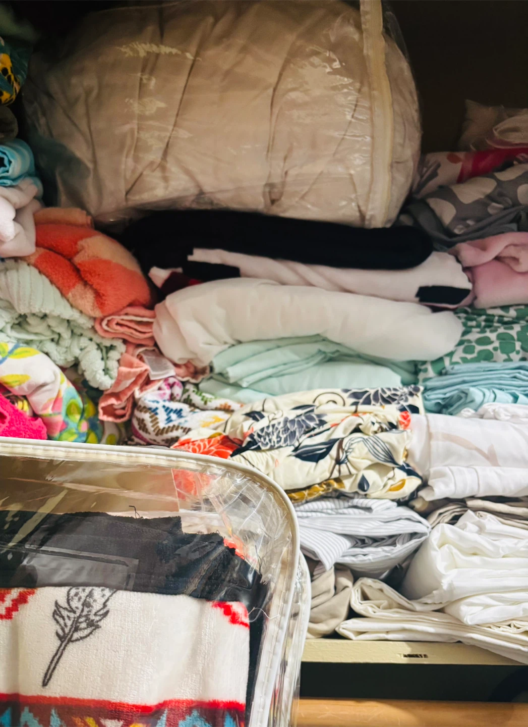 Assorted king size Bedding & Blankets. Lot