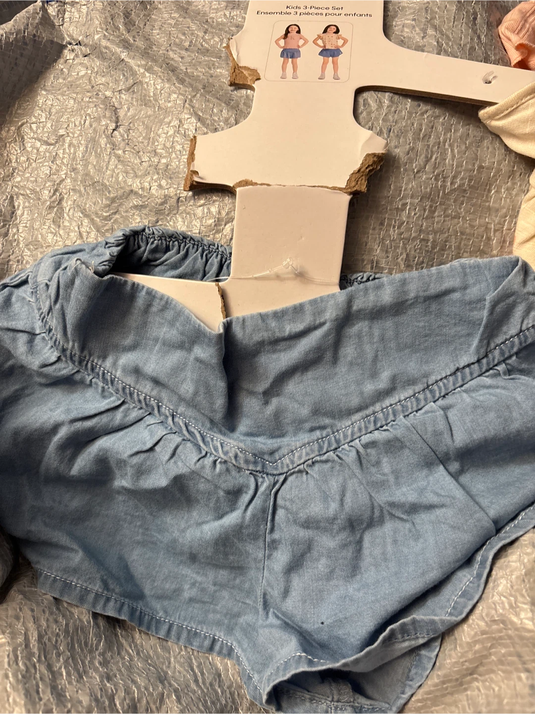 Calvin Klein Jeans Kids 3-Piece Set Size 4 - photo 2