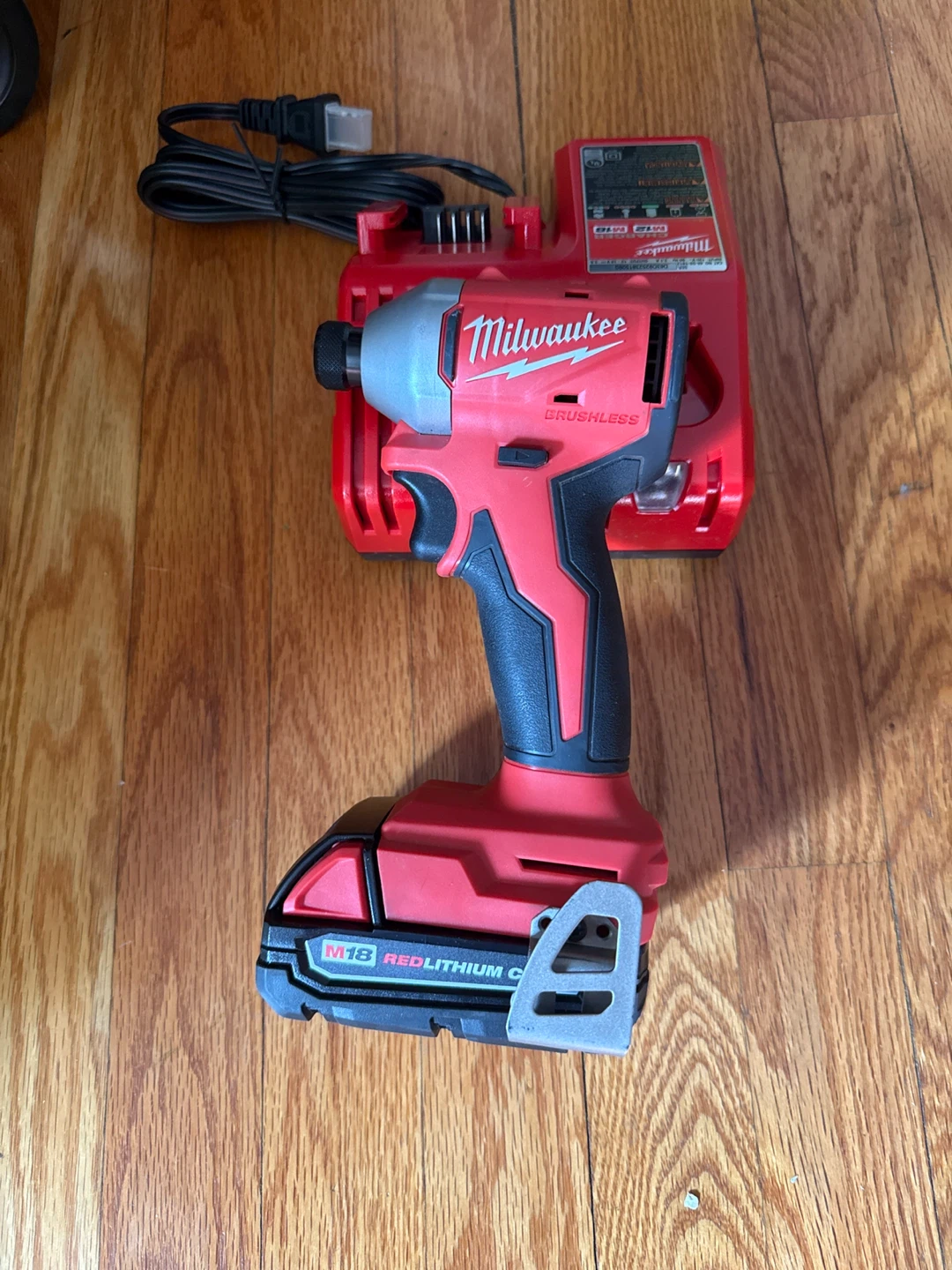 Milwaukee M18 Cordless Impact Driver Kit - photo 4