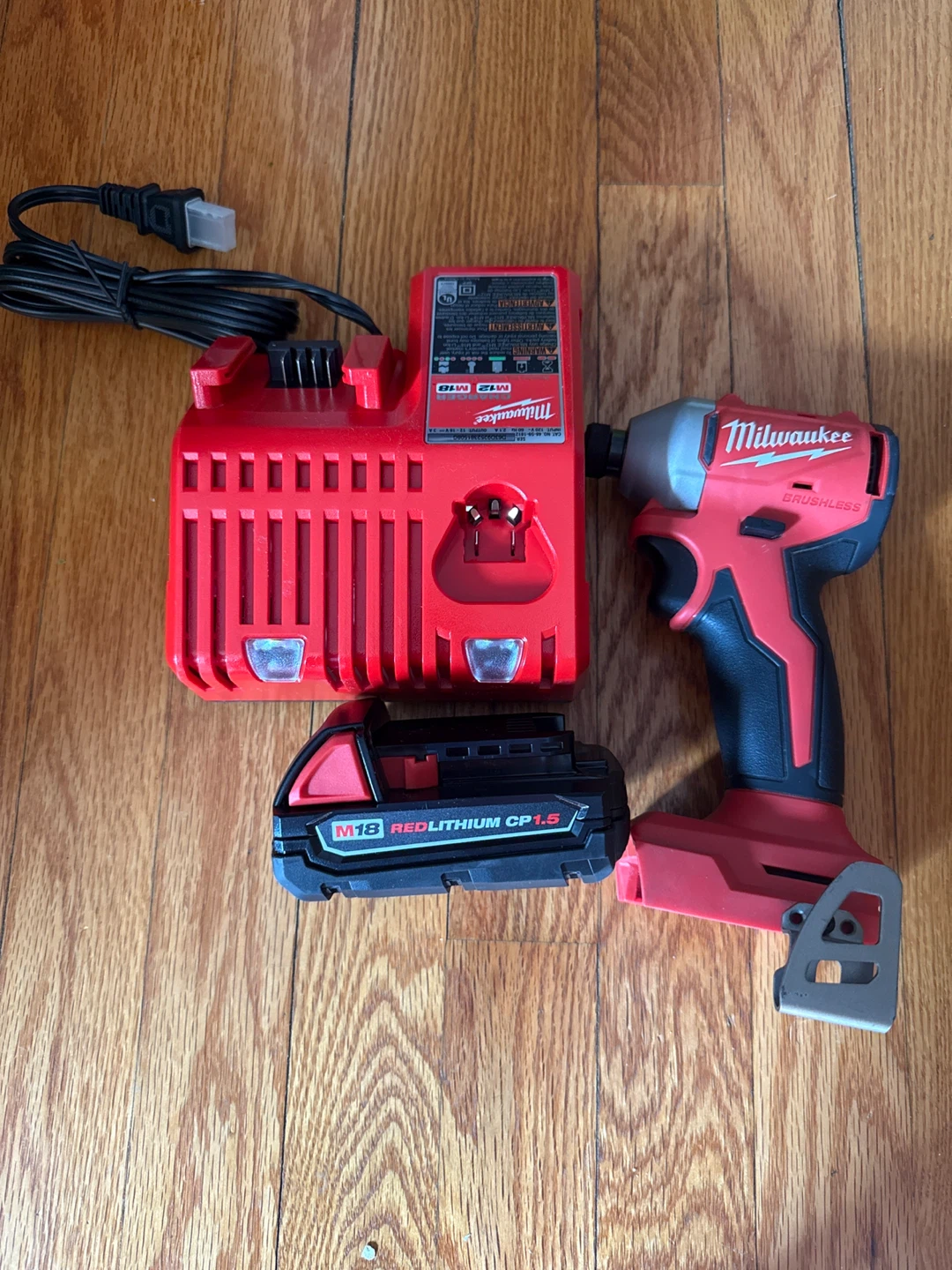 Milwaukee M18 Cordless Impact Driver Kit - photo 2