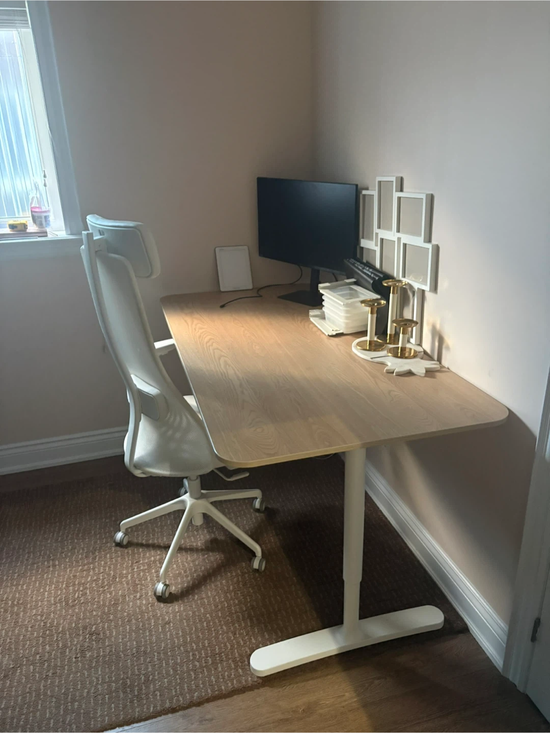 IKEA BEKANT Desk – 63x32” (Stained Oak Veneer / White)