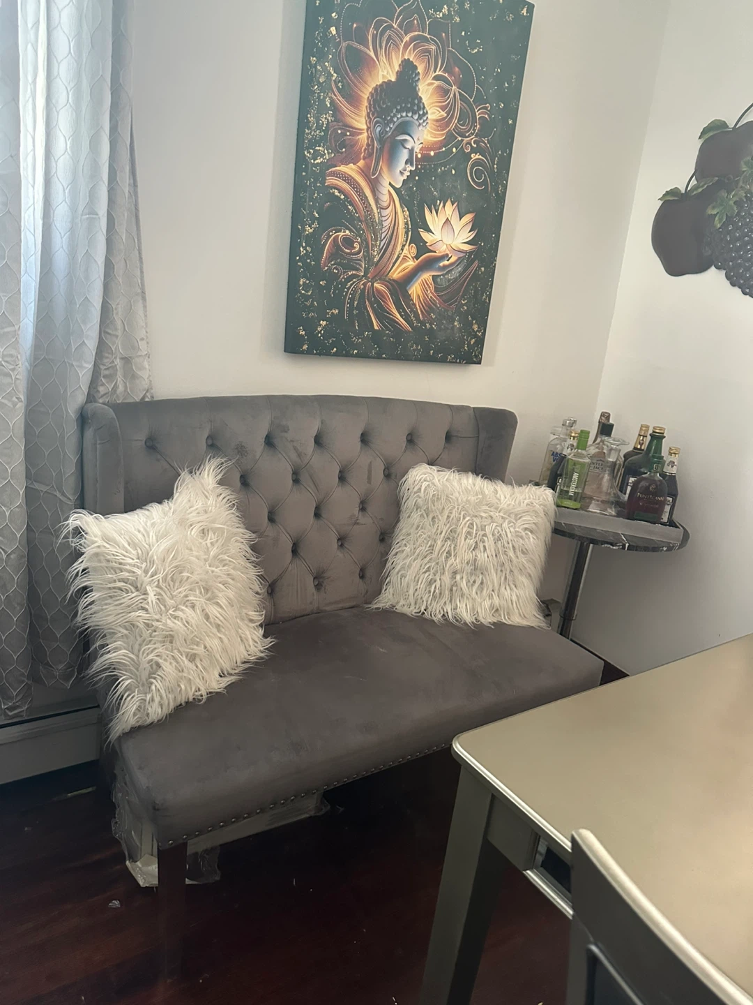 Juego de comedor ! Tufted Grey Loveseat with Decorative Pillows - photo 3
