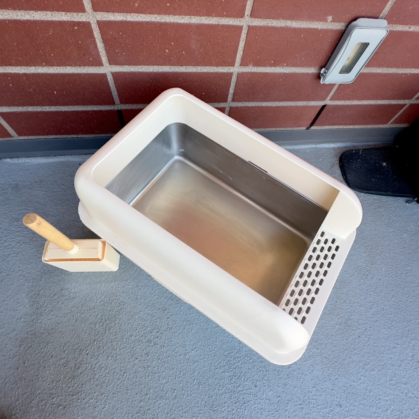 Covered Cat Litter Box with Scoop