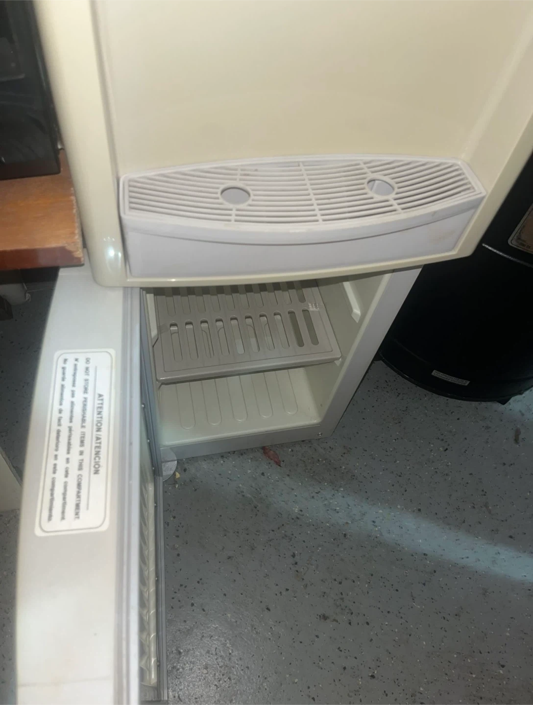 GE Water Cooler Dispenser - photo 4