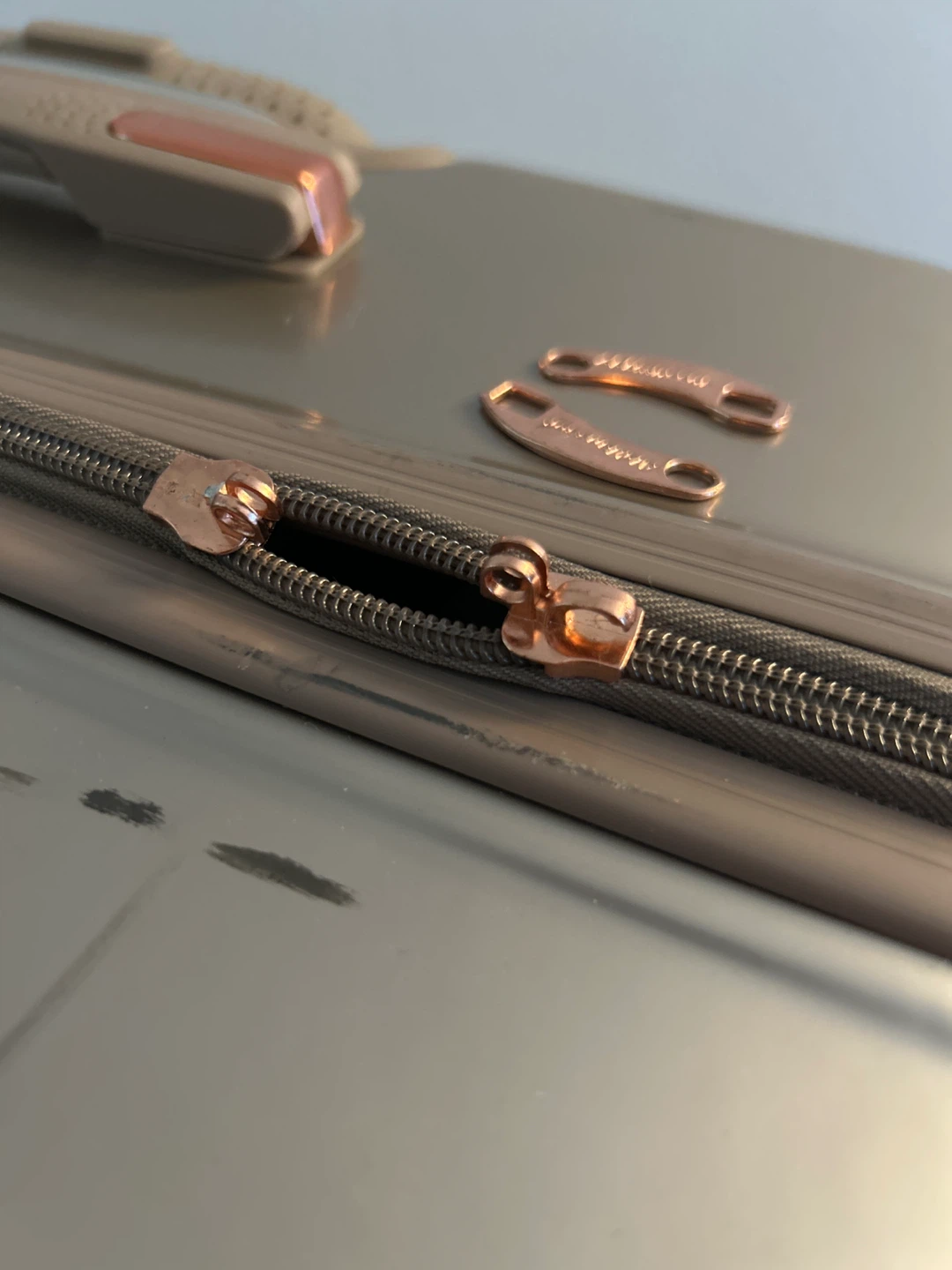 Hardside Luggage - Champagne Gold - photo 4