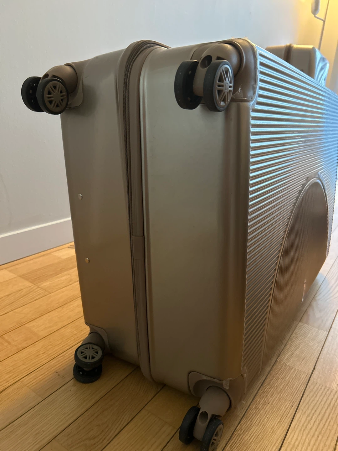 Hardside Luggage - Champagne Gold - photo 3