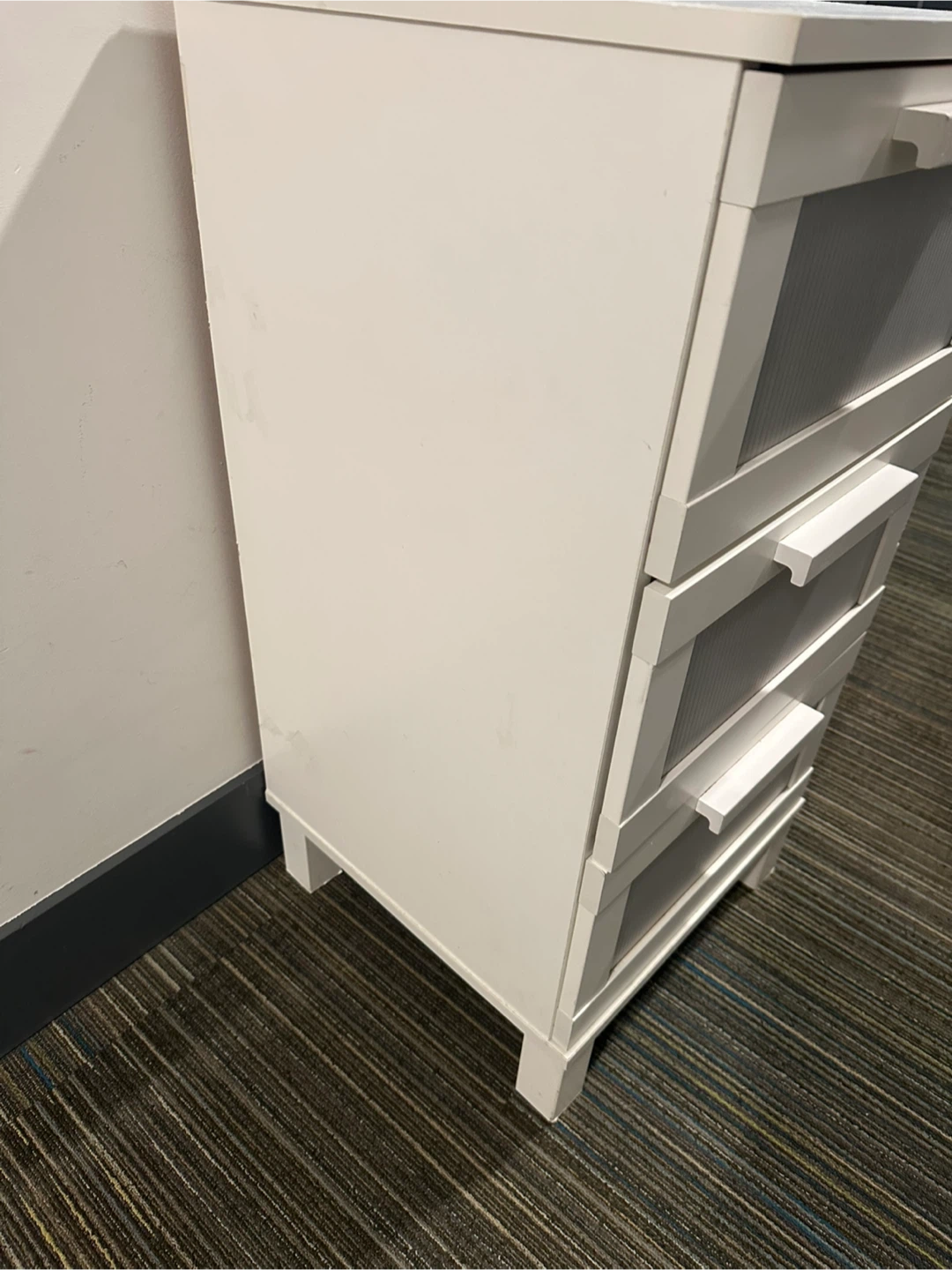 White 3 drawers dresser - photo 2