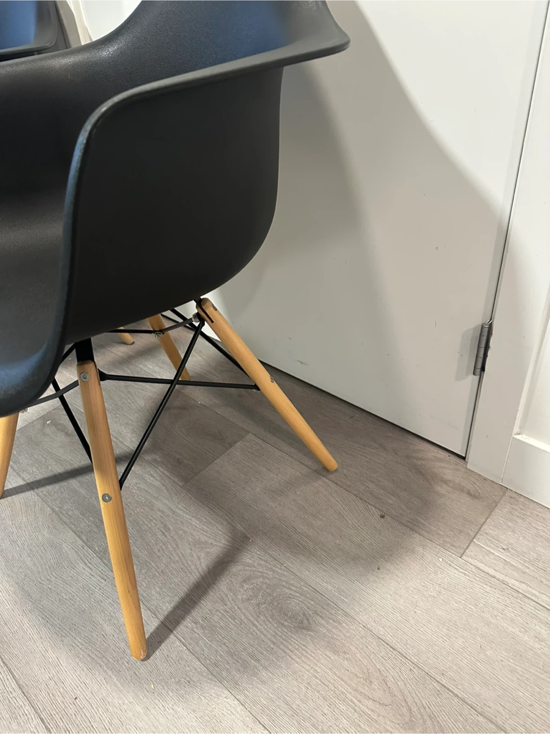 Like new 2 chairs - photo 3