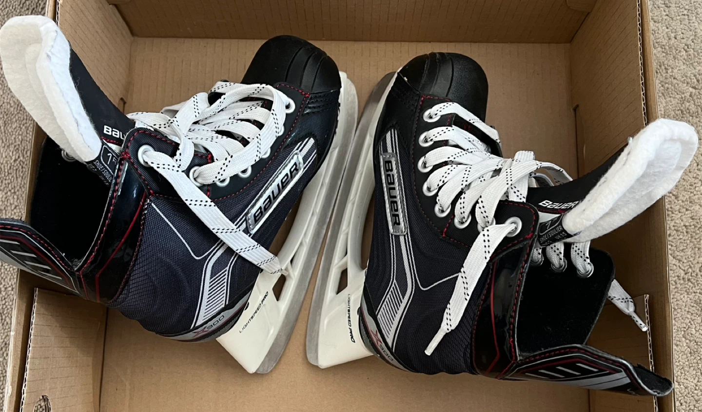 Bauer Hockey Skates - Youth Size 1R - photo 2