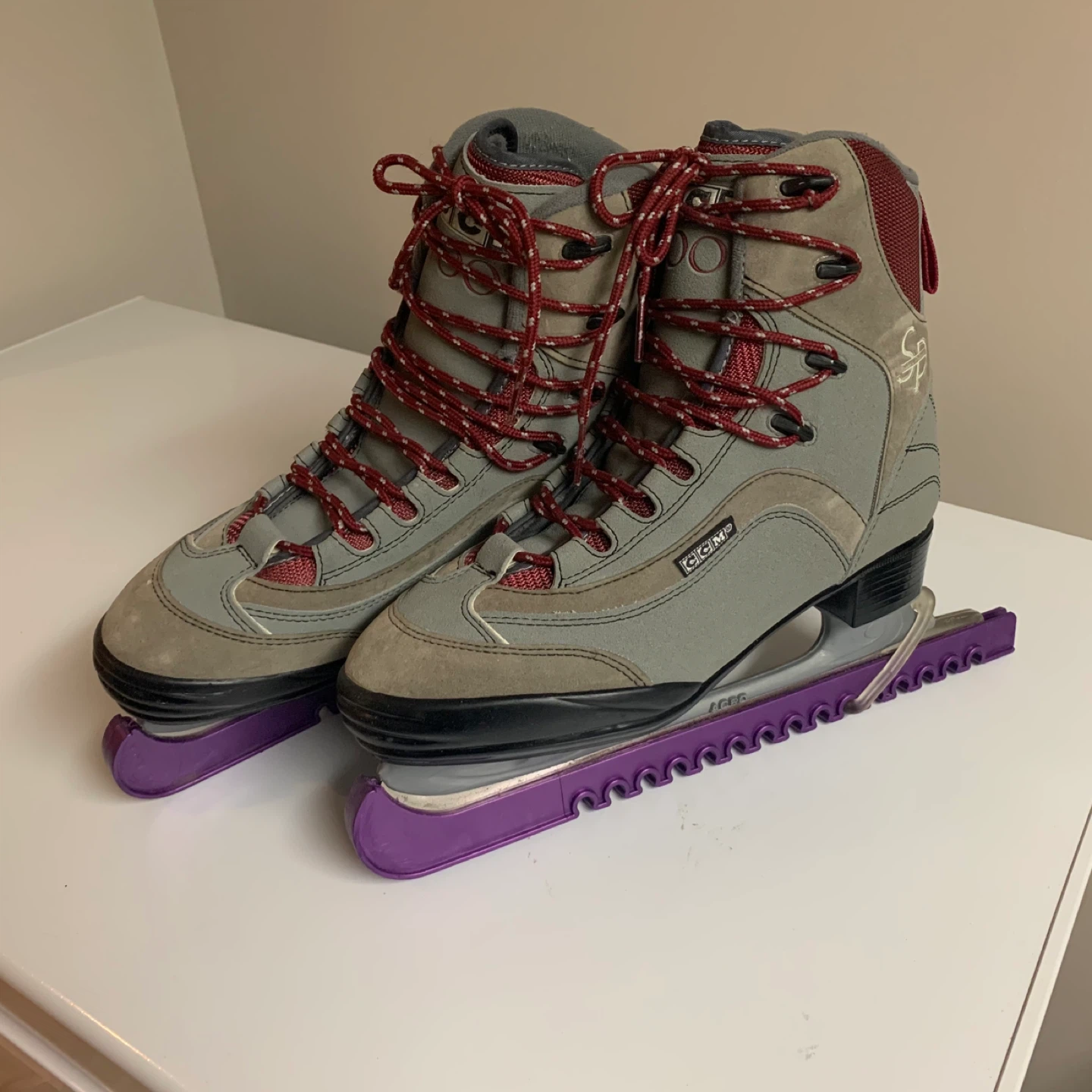 CCM 100 Figure Skates