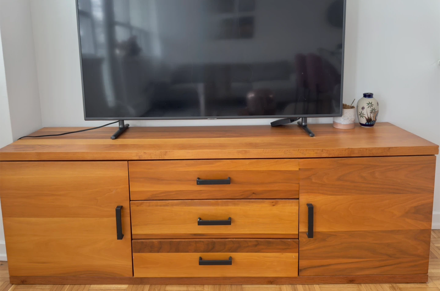Moving Sale ! Walnut Sideboard buffet 3 drawers.