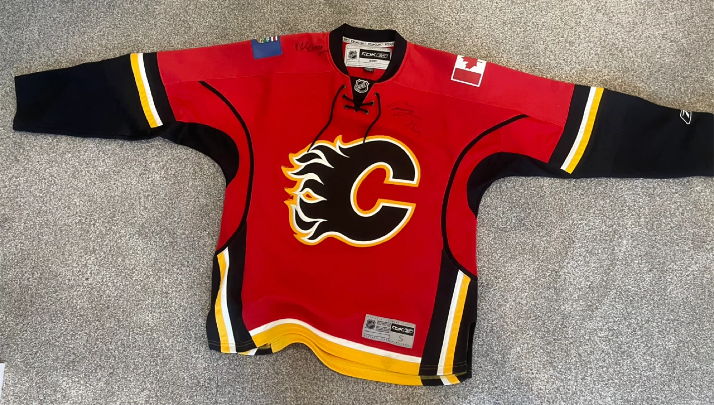 Calgary Flames NHL Hockey Jersey Signed 🏆