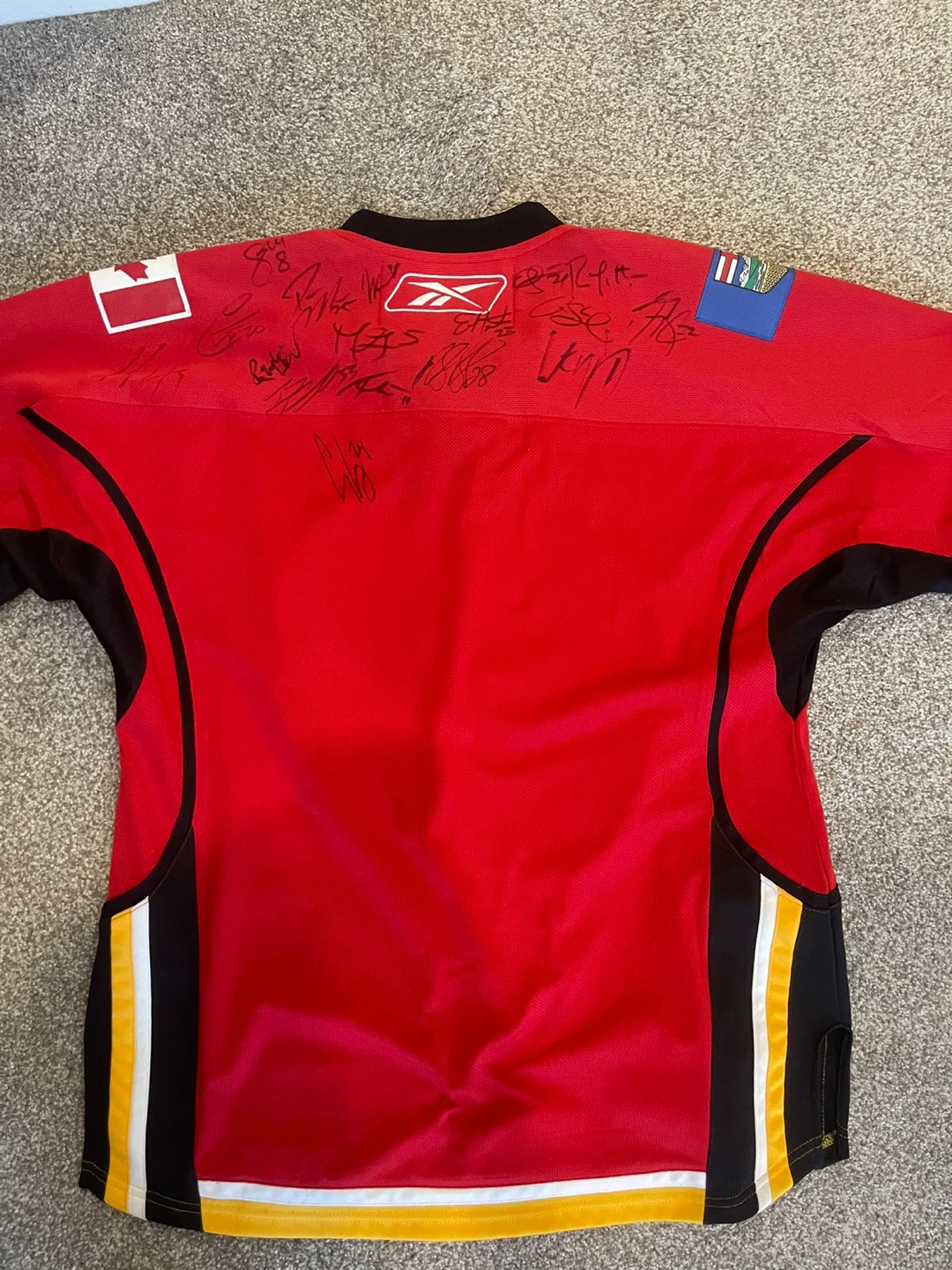 Calgary Flames NHL Hockey Jersey Signed 🏆 - photo 3