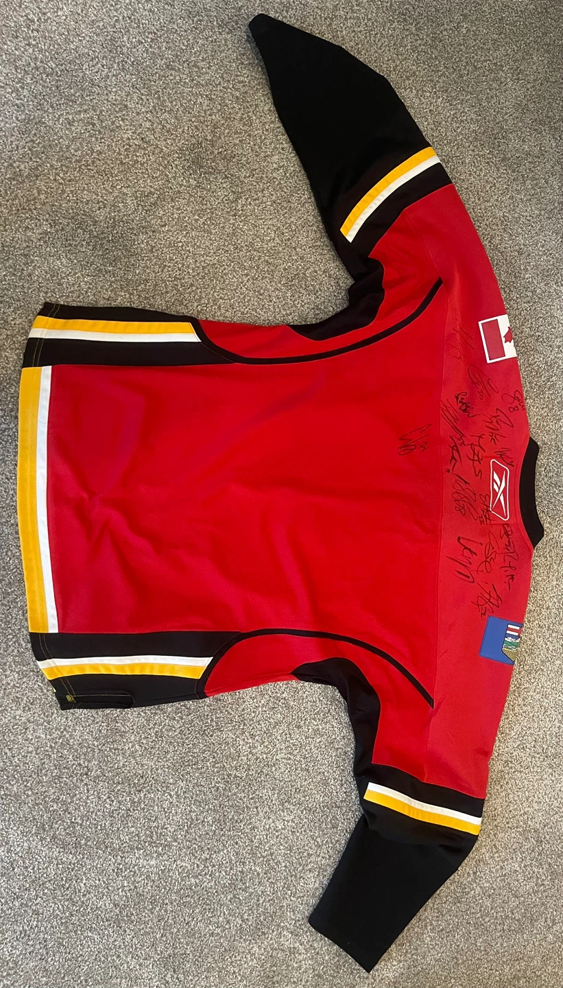 Calgary Flames NHL Hockey Jersey Signed 🏆 - photo 2