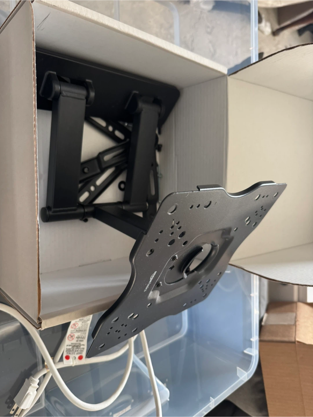 TV Wall Mount Bracket - Amazon Basics - photo 3