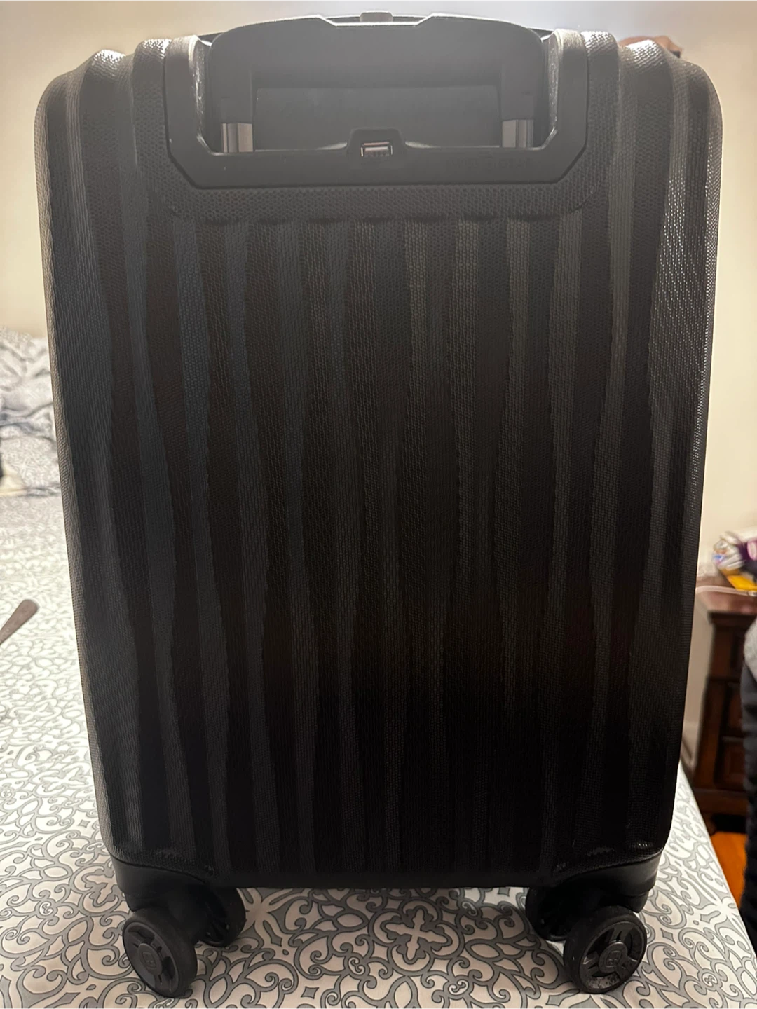 Swiss Gear Black Spinner Luggage - photo 3
