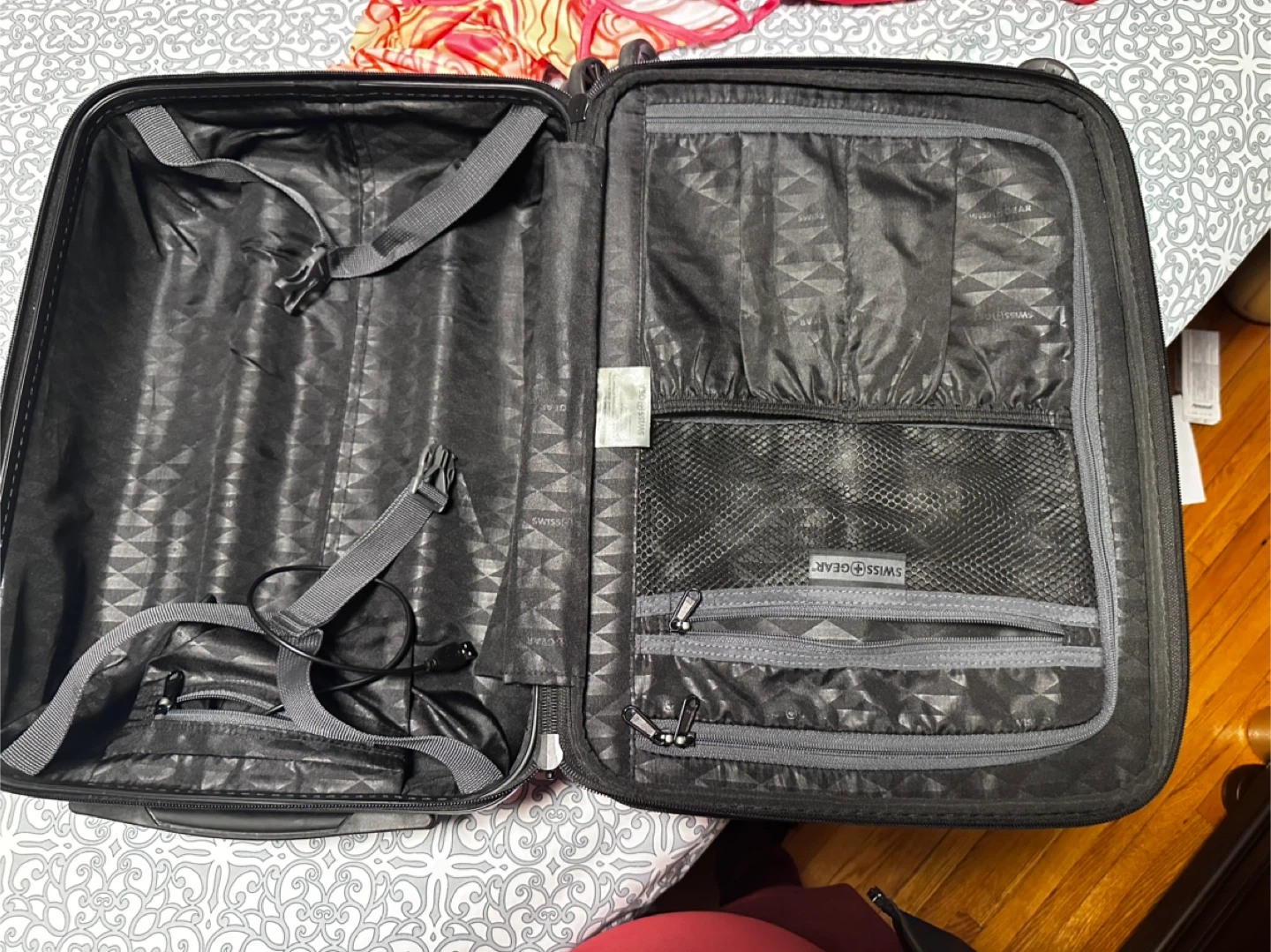 Swiss Gear Black Spinner Luggage - photo 5