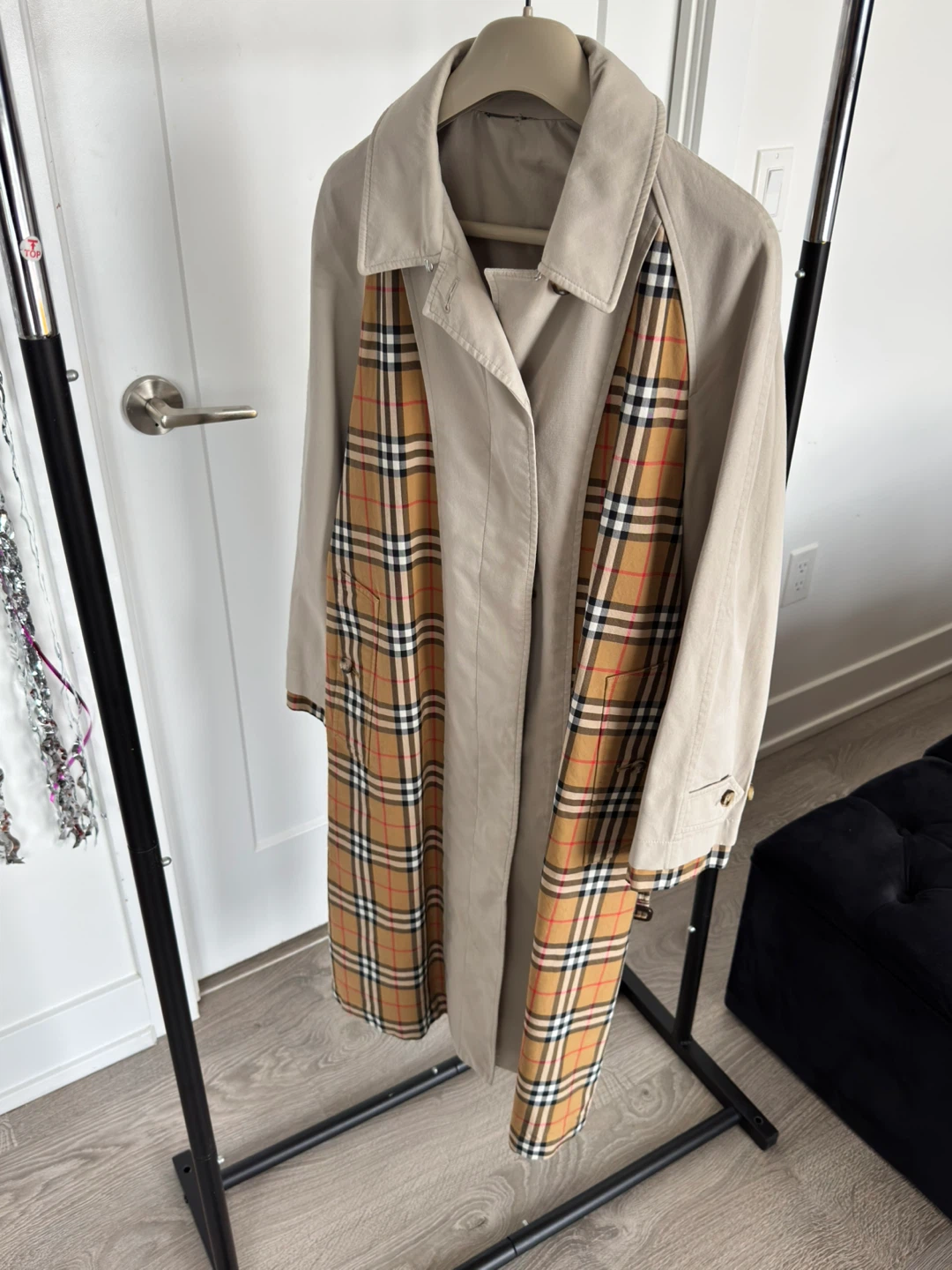 Authentic Burberry Trench Coat - photo 2
