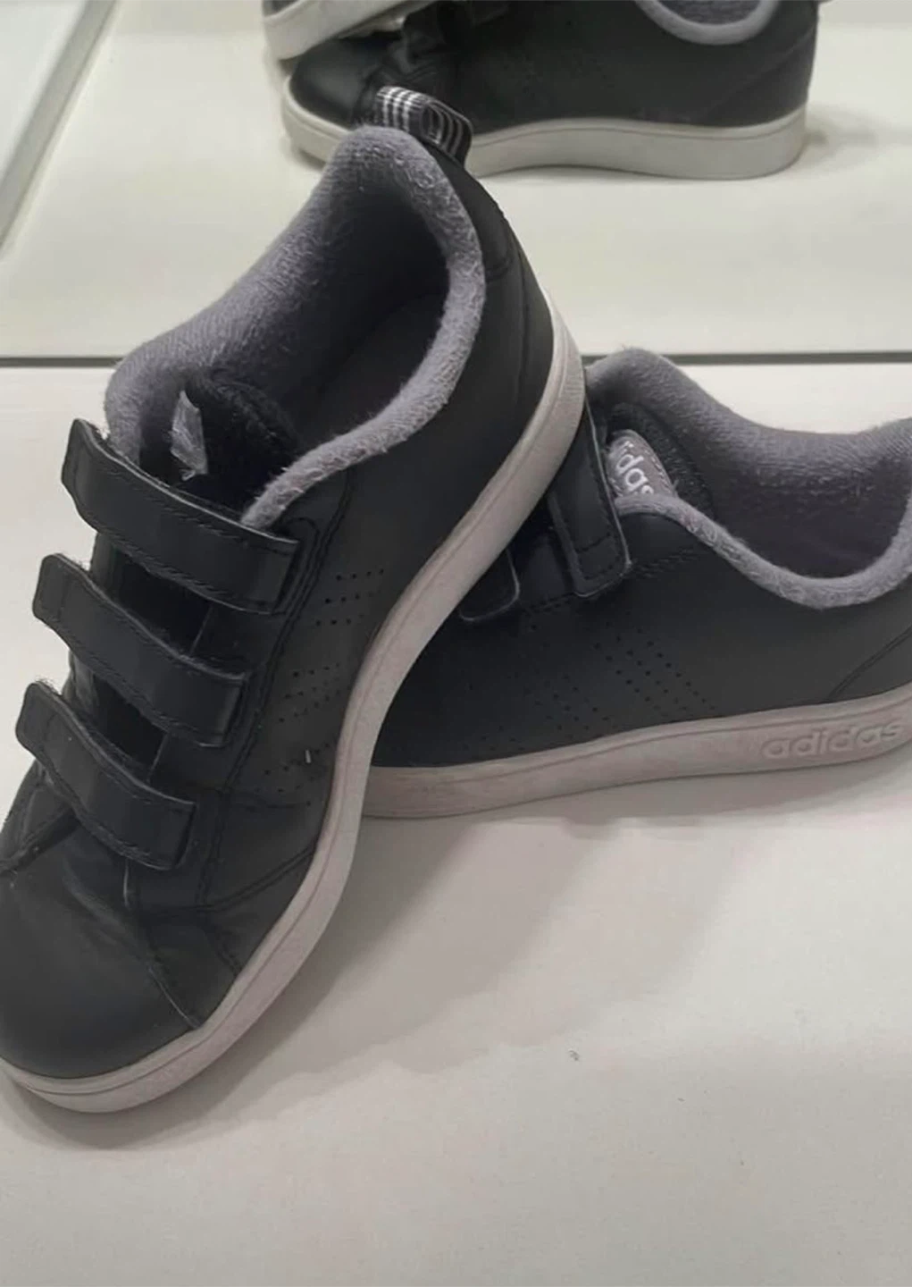 Adidas Kids Black Velcro Sneakers Y1.5 - photo 2