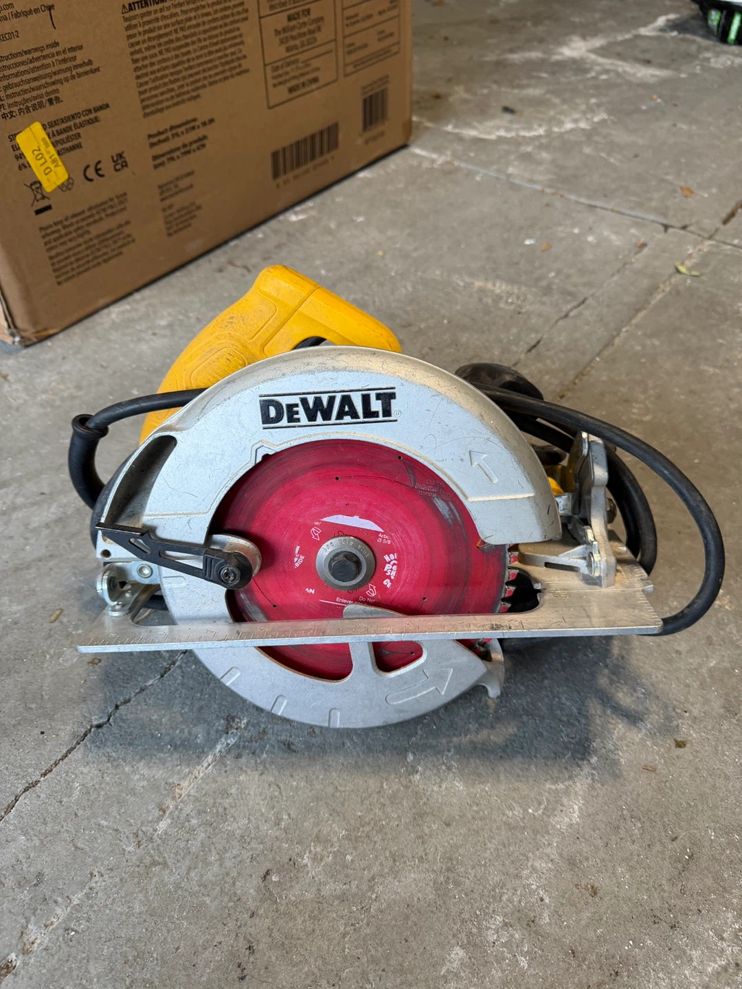DEWALT DWE575 7-1/4" Circular Saw