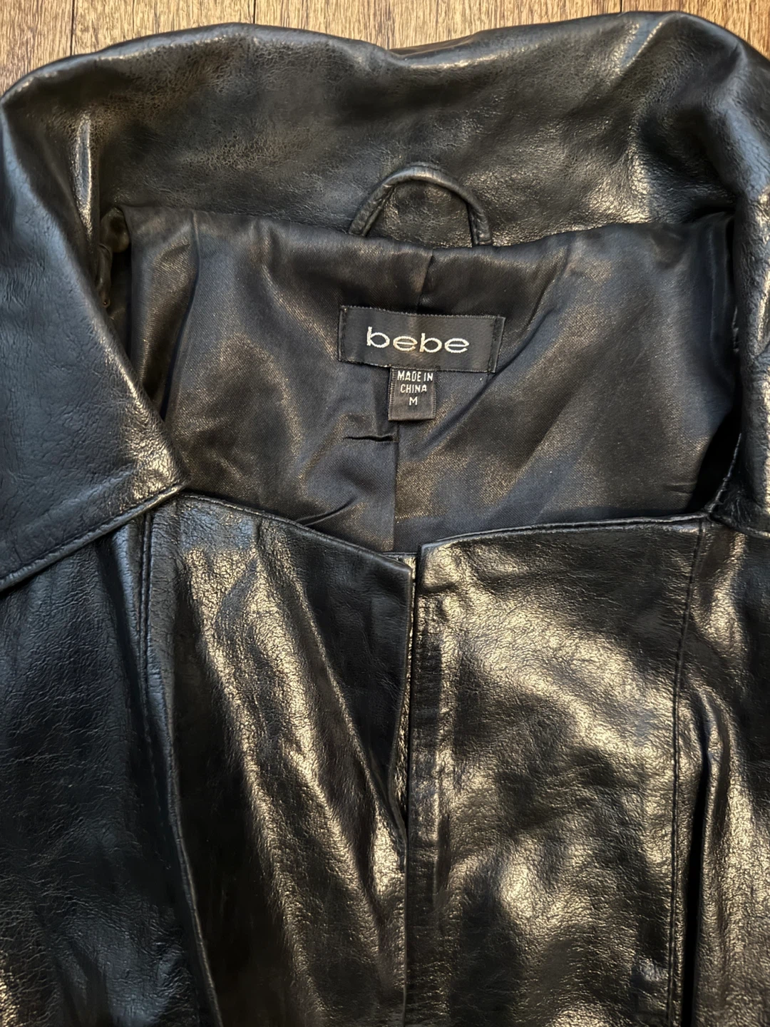 Pre-loved Bebe Leather Short Trench Coat 🏆 - photo 4