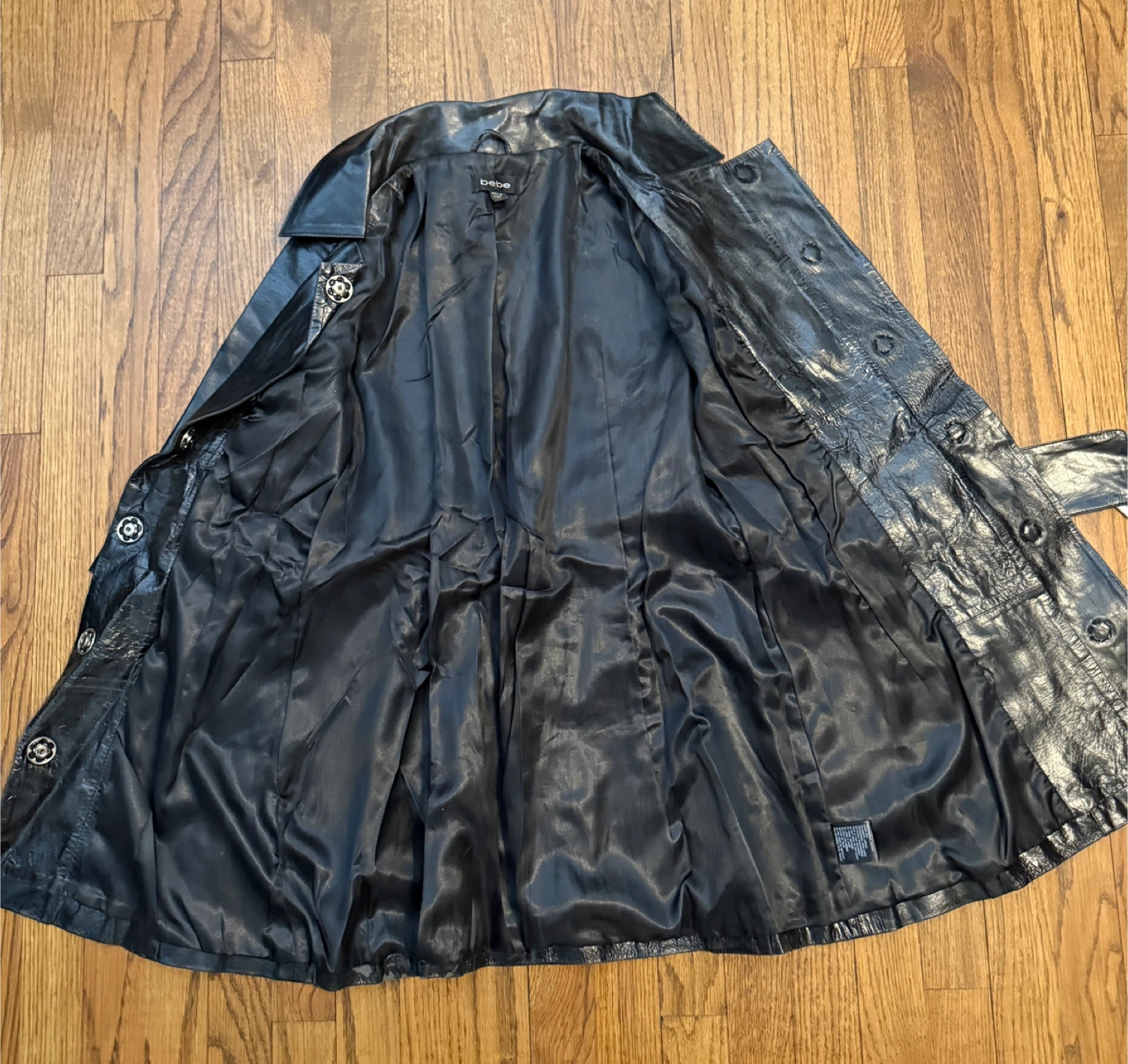 Pre-loved Bebe Leather Short Trench Coat 🏆 - photo 3
