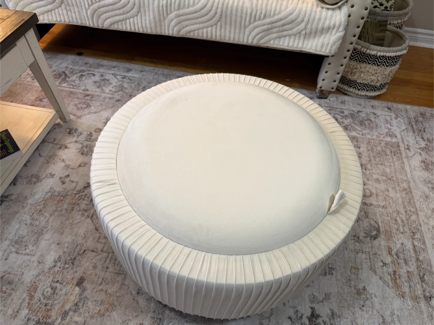 Luxury White Storage Ottoman – Large Round (30”) - photo 2