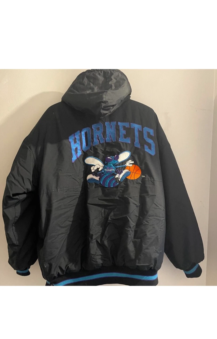 Starter Charlotte Hornets NBA Jacket Size L