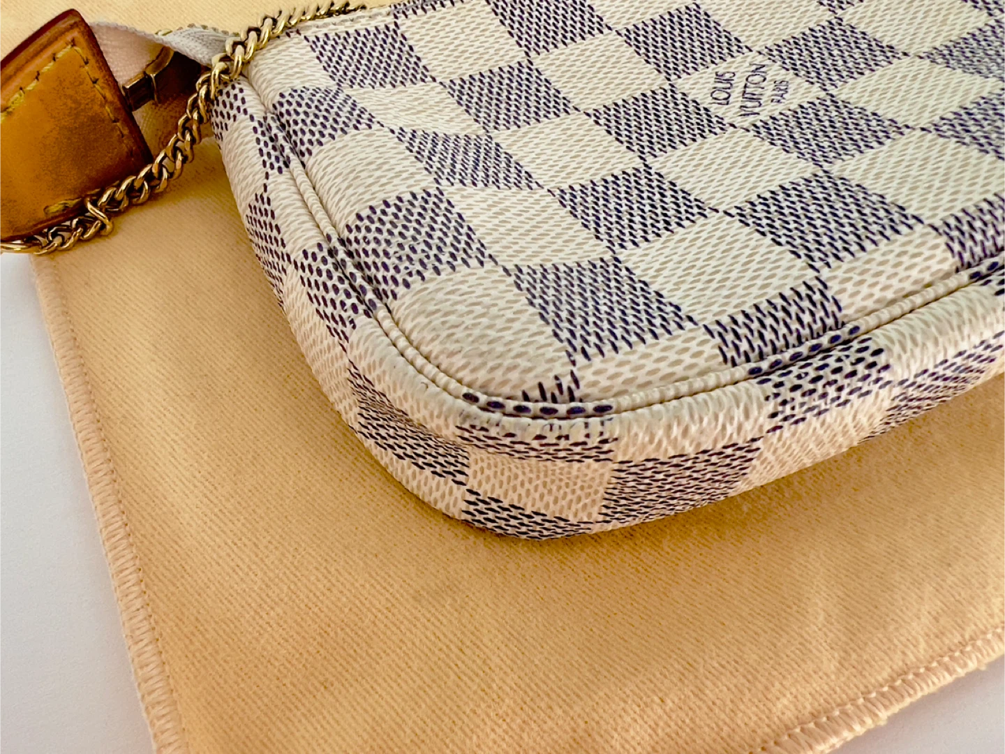 Louis Vuitton Damier Azur Mini Pochette Accessoires - photo 4