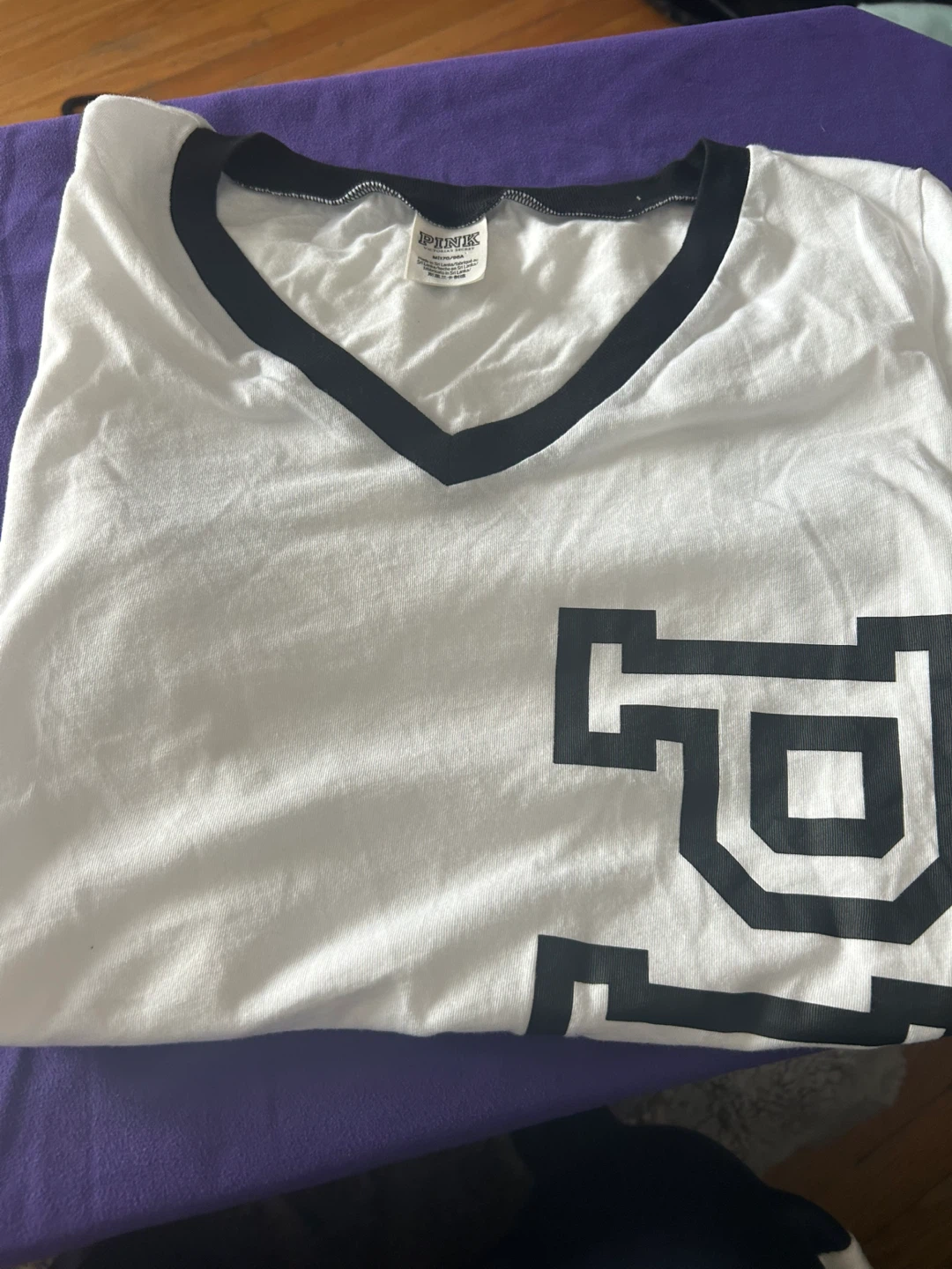 PINK Victoria's Secret White V-Neck T-Shirt Size M - photo 4