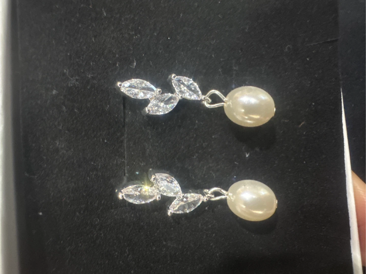VEEDOFA Pearl Drop Earrings with Crystal Accents. 🏆 - photo 2