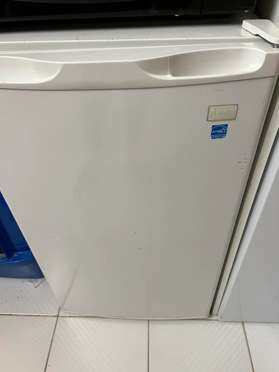 Avanti Compact Refrigerator - photo 3
