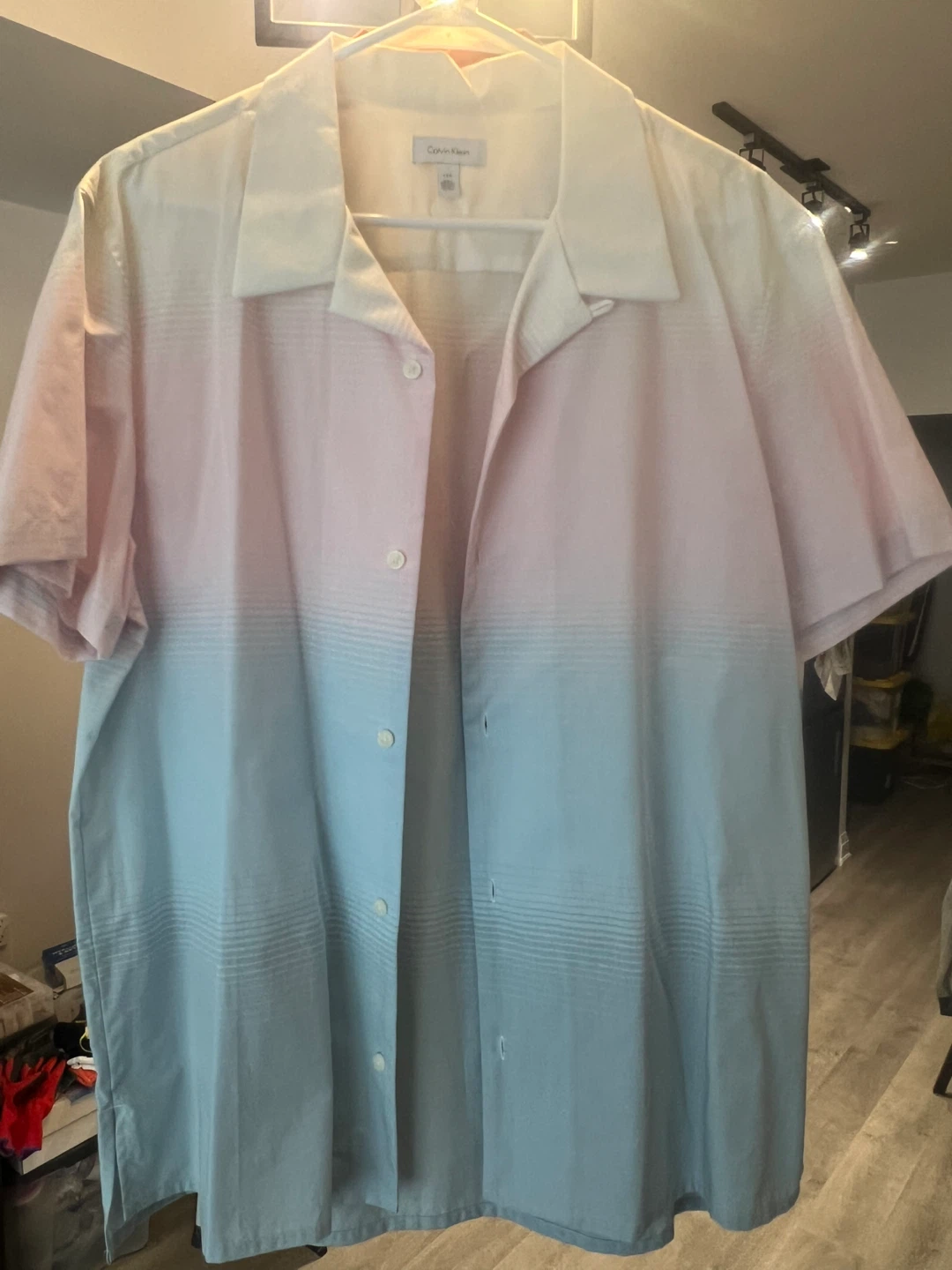 Calvin Klein Men's Large Short Sleeve Shirt