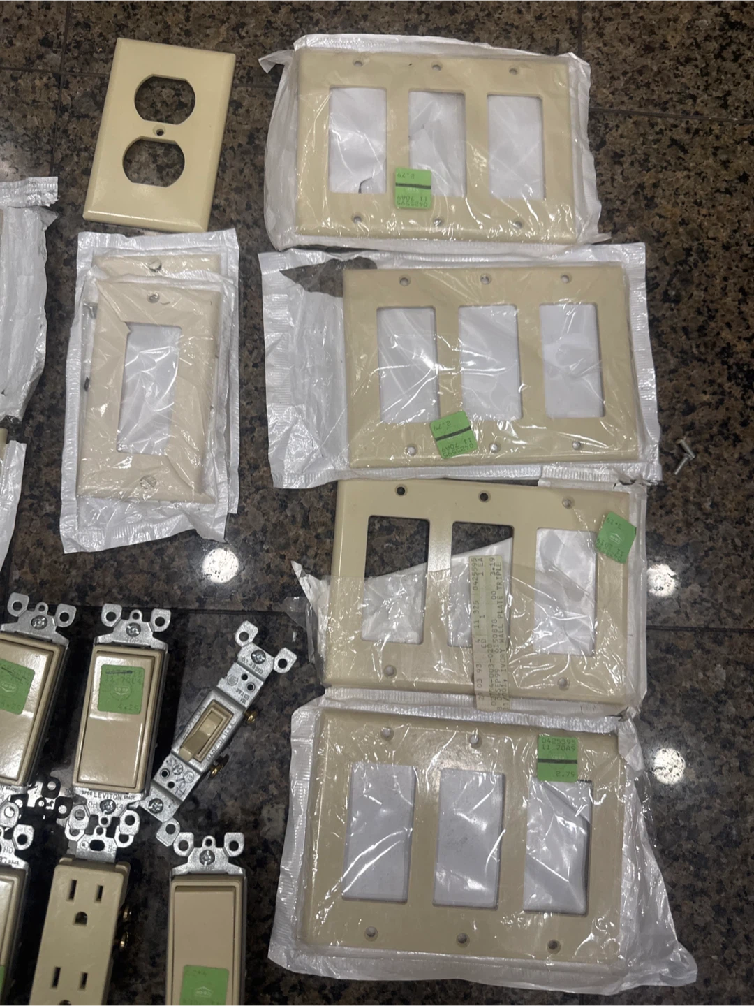 Assorted Light Switches and Outlet Covers 🏆 - photo 4