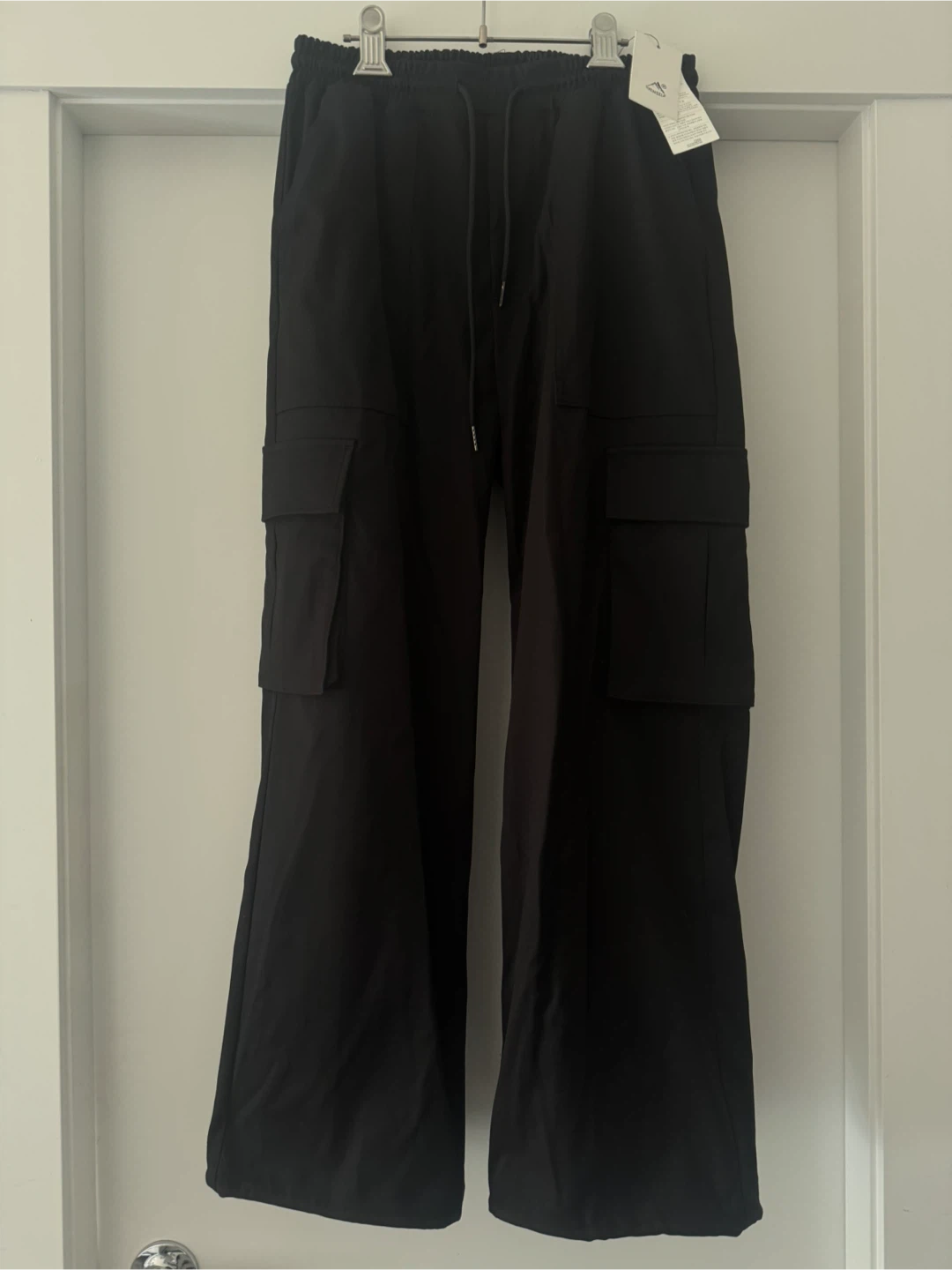 Black Semi Wide Cargo Pants(New with tag)