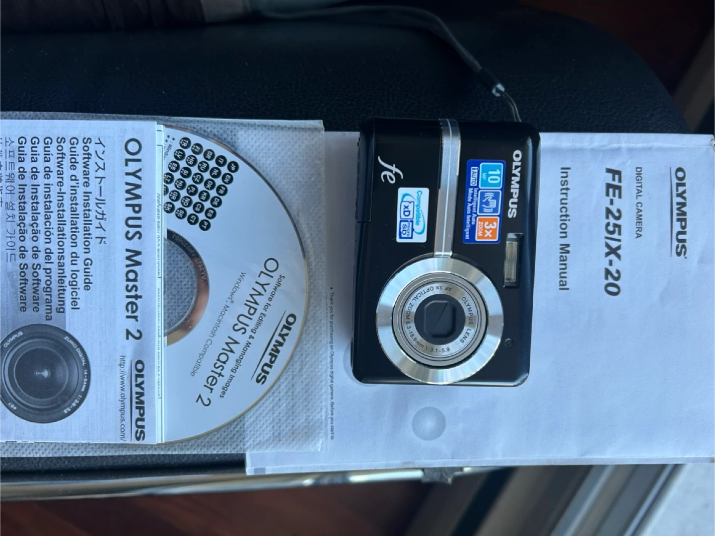 Olympus FE-25/X-20 Digital Camera with Software