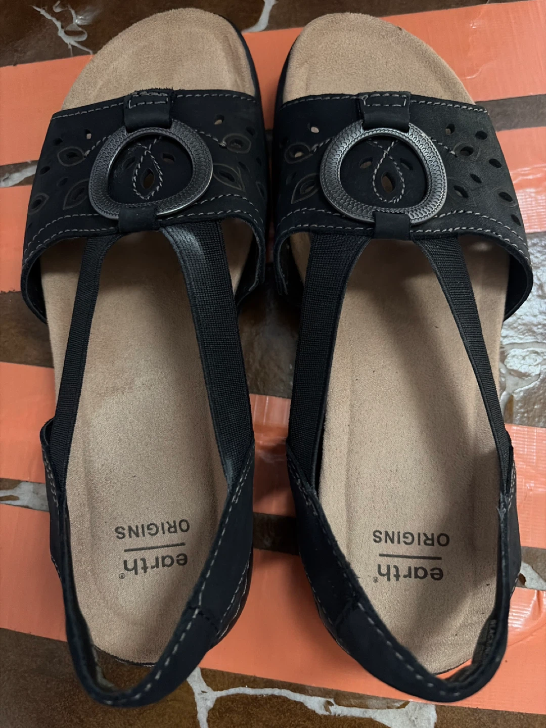 Earth Origins Black Sandals - Women's Size 9