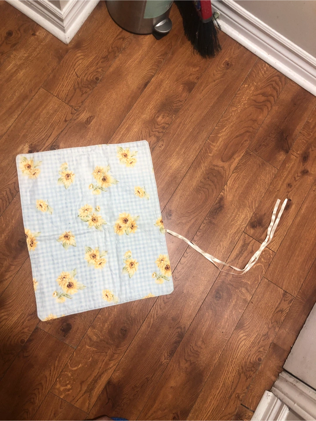🏆 Gingham Sunflower Print Square Hanging storage with Ties