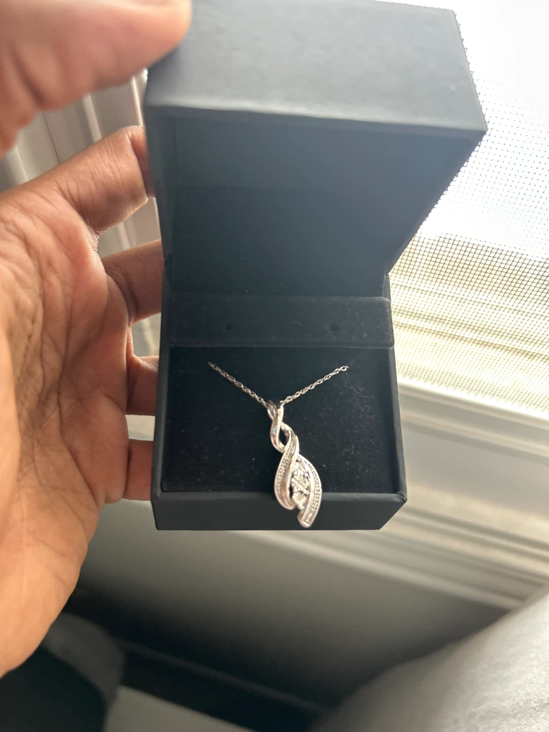 People’s jewellers original lab grown white saffire necklace - photo 2